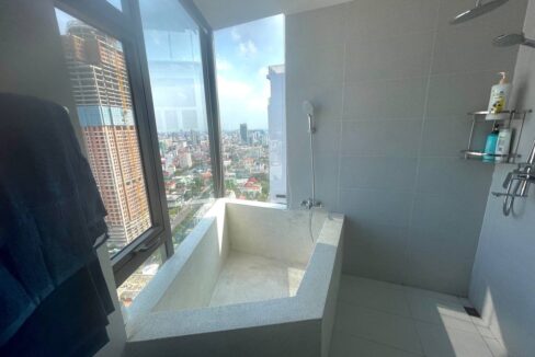 3 bedroom condo for sale in Toul Kork - TimeSquare 3 - bath tube