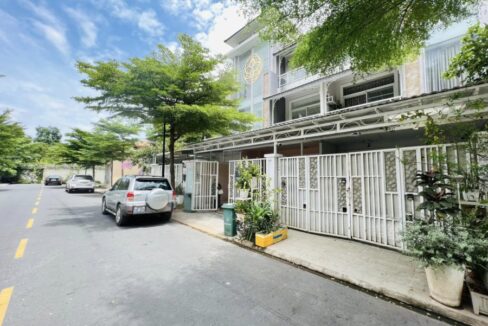 Link Villa for Sale in Borey Orkide Villa street 2004 - road access