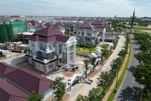 Villa For Sale Borey Peng Huoth- King A Villa - twinc road garden