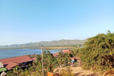Holiday Home for Sale in Romleach Lake, Kampot!