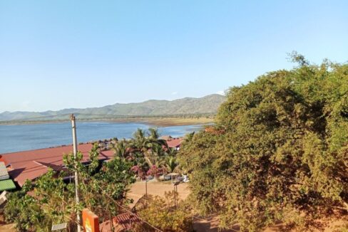 Holiday Home for Sale in Romleach Lake, Kampot! lake view