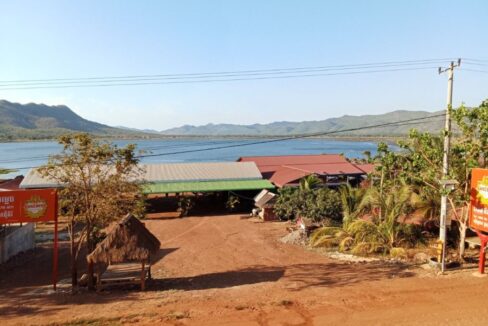 Holiday Home for Sale in Romleach Lake, Kampot! road
