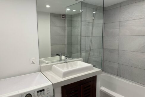 3 Bedroom apartment for rent riverside facing on the high floor bathroom