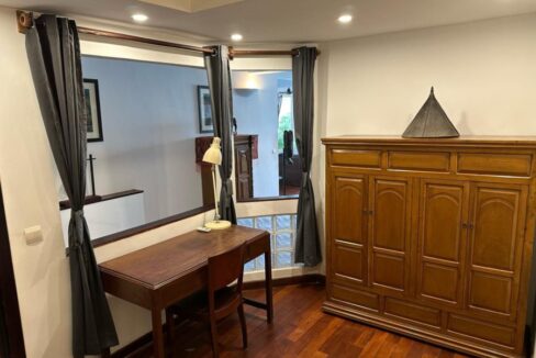 3 Bedroom apartment for rent riverside facing on the high floor - box