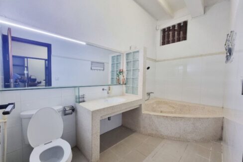 Luxury Villa & Land For Sale along Mekong River in Chroy Changvar - Bathroom