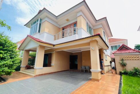 Luxury Villa for Rent in Borey Basac Garden City