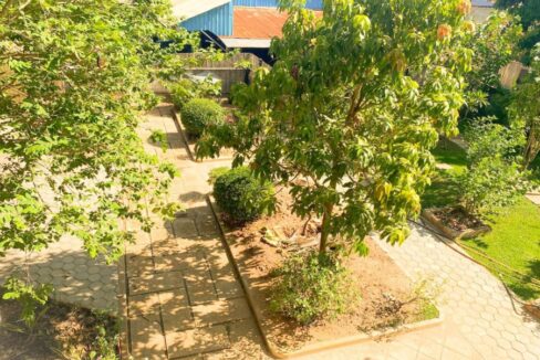 Luxury wooden 3 bedroom house for rent in Siem Reap beautiful