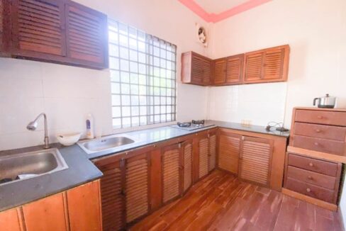 Luxury wooden 3 bedroom house for rent in Siem Reap kitchen