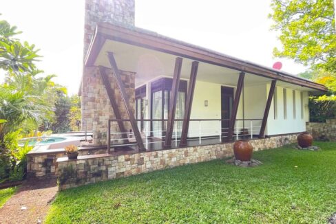 Ample Land with Villa in Kep