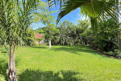 Villa with ample land garden