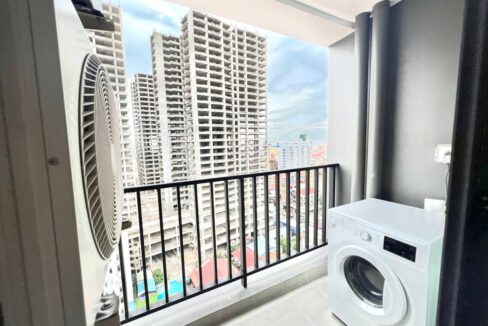 1 Bedroom Condo For Rent Boeung Trabek Phnom Penh - US450 Balcony with Washing Marchine