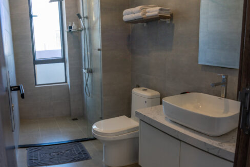 Fully furnished 1-bedroom apartment for rent in Phnom Penh Bathroom