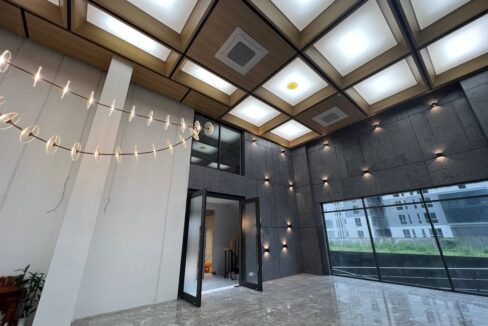 69-unit building for rent in Chroy Changvar