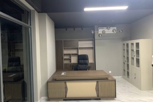 69-unit building for rent in Chroy Changvar Boss Desk