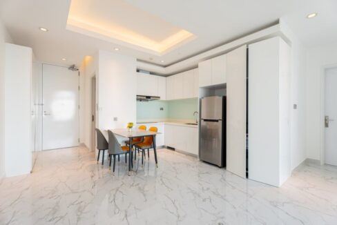 2-Bedroom Luxury Condo for sale at J Tower 2, BKK1 Dinning Table