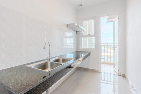 2-Bedroom Condo for Rent in Chroy Changvar Kitchen