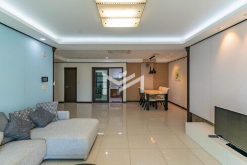 3-Bedroom Condo for Sale on 13th Floor De Castle Royal, BKK1 Phnom Penh Guest