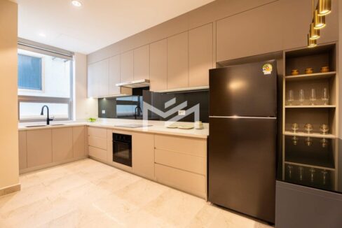 Grace Residence - Spacious 2-Bedroom Corner Unit in Phsar Thmei II, Phnom Penh Kitchen