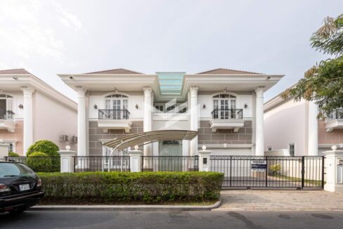 Grand Phnom Penh Château Villa – 5-Bedroom Luxury Home with Golf Views