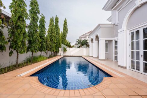 Grand Phnom Penh Château Villa – 5-Bedroom Luxury Home with Golf Views Villa Phnom Penh