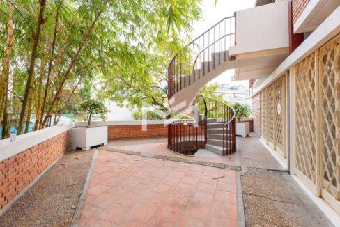 Vann Molyvann's Architectural Masterpiece for Sale Spacing