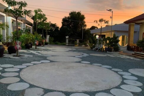 Charming 7-Bedroom Bungalow for Rent in Krong Kaeb