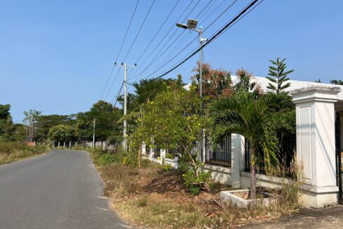 Charming 7-Bedroom Bungalow for Rent in Krong Kaeb Outdoor
