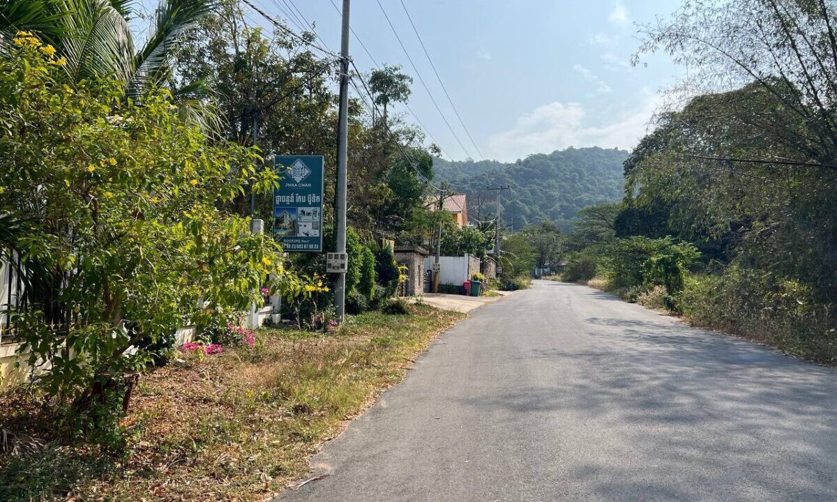 Charming 7-Bedroom Bungalow for Rent in Krong Kaeb Road Access