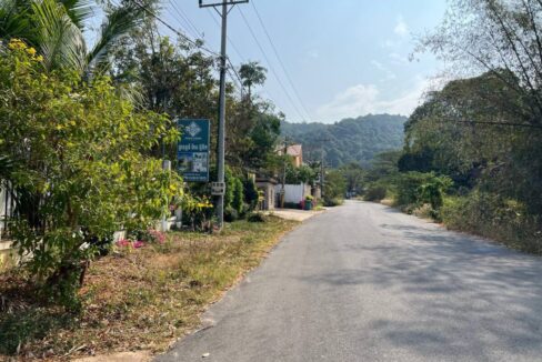 Charming 7-Bedroom Bungalow for Rent in Krong Kaeb Road Access