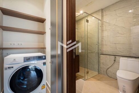 Grace Residence 2-Bedroom Corner Unit for Sale in Daun Penh, Phnom Penh bathroom