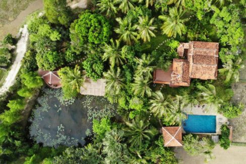 House for Sale in Kep with Pool, Garden & Guest Facilities – Ideal Investment