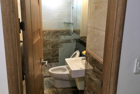Luxury 2-Bedroom Condo for Rent at De Castle Royal, BKK1 Bathroom