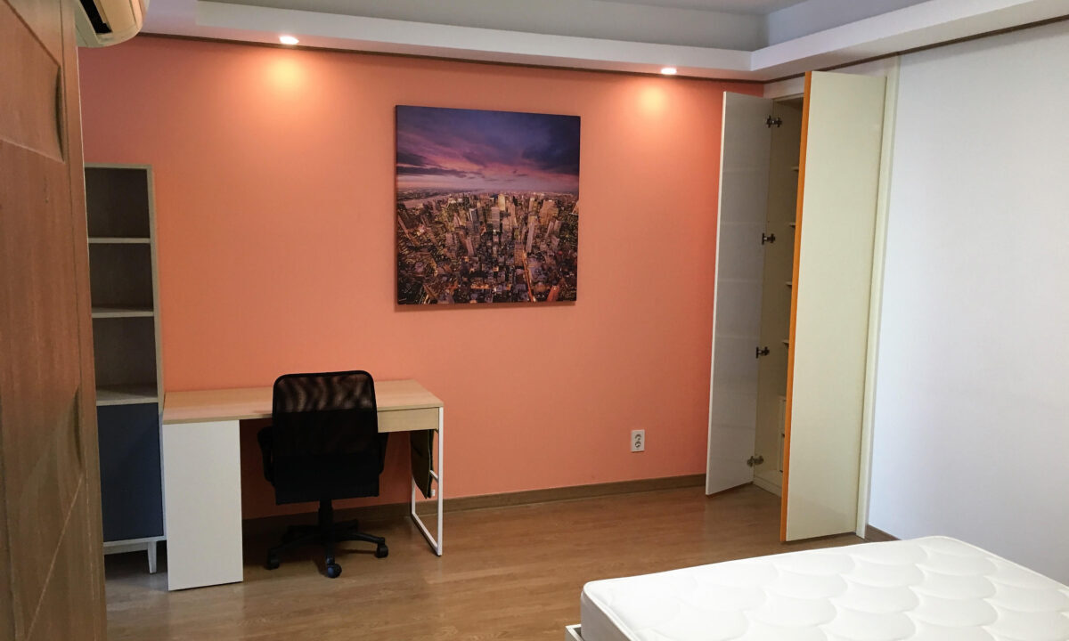 Luxury 2-Bedroom Condo for Rent at De Castle Royal, BKK1 Masterbedroom