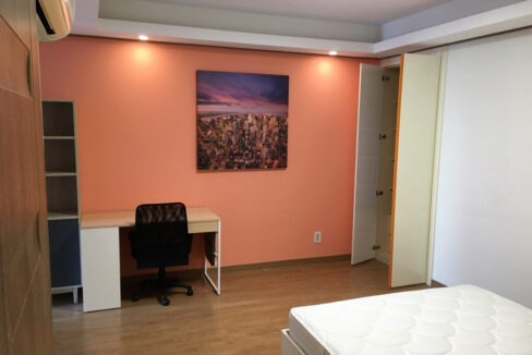 Luxury 2-Bedroom Condo for Rent at De Castle Royal, BKK1 Masterbedroom