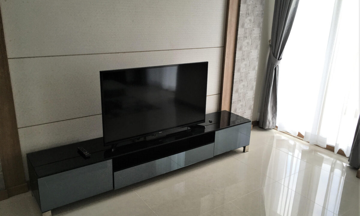 Luxury 2-Bedroom Condo for Rent at De Castle Royal, BKK1 TV