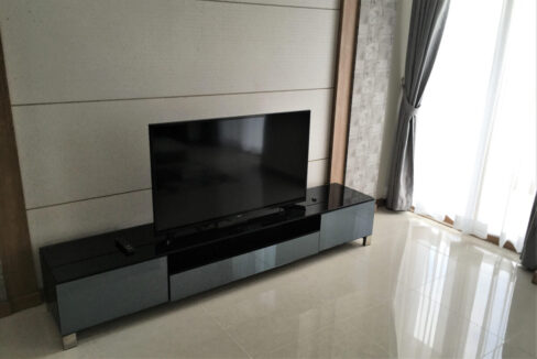 Luxury 2-Bedroom Condo for Rent at De Castle Royal, BKK1 TV