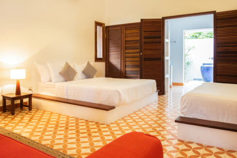 Luxury Riverside Villa in Kampot – 5 En-Suite Rooms, Infinity Pool & Garden Views En Suite