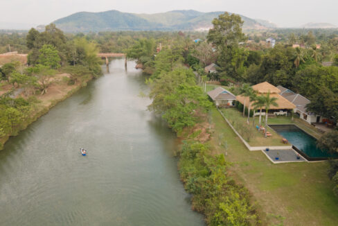 Luxury Riverside Villa in Kampot – 5 En-Suite Rooms, Infinity Pool & Garden Views Riverbank
