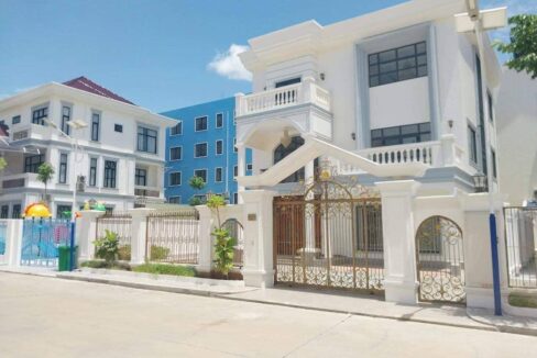 Queen B Villa for rent in Dangkao