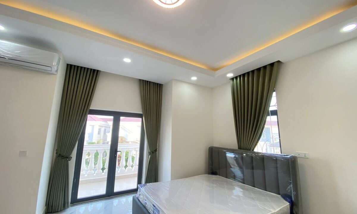 Queen Villa Type B for Sale or Rent – 6 Bedrooms, Prime Location in Phnom Penh 3rd Bedroom