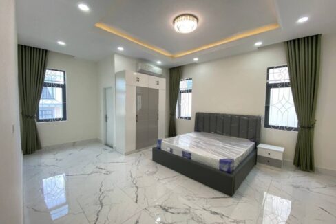 Queen Villa Type B for Sale or Rent – 6 Bedrooms, Prime Location in Phnom Penh Bedroom