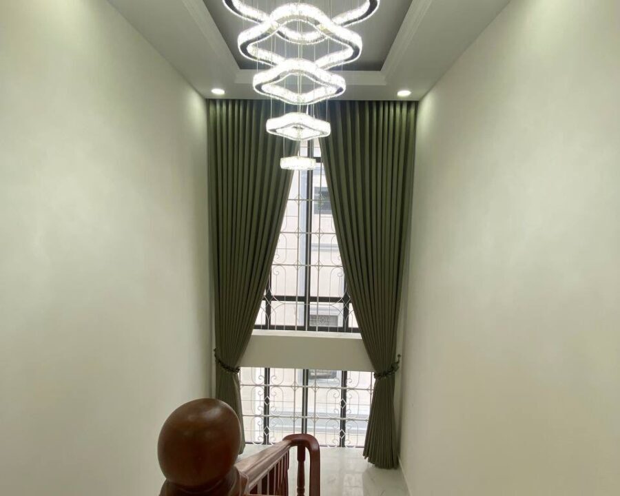 Queen Villa Type B for Sale or Rent – 6 Bedrooms, Prime Location in Phnom Penh Stair