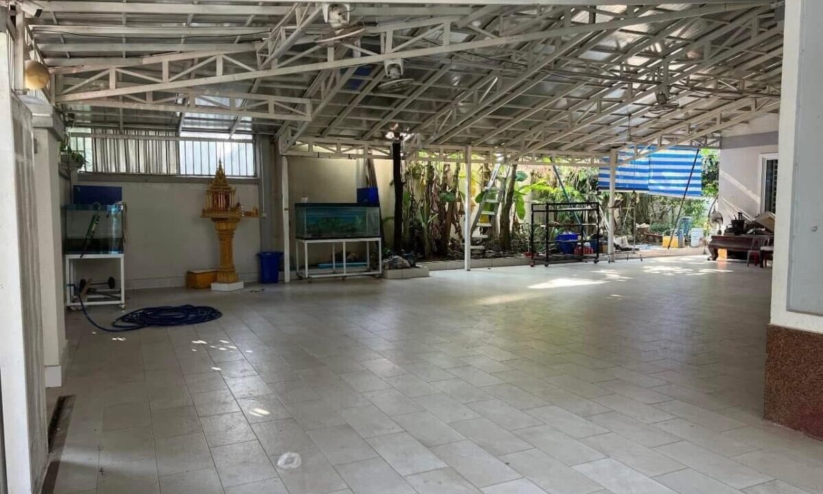 Twin Villa for Sale or Rent Borey HighTech Luxary Parking