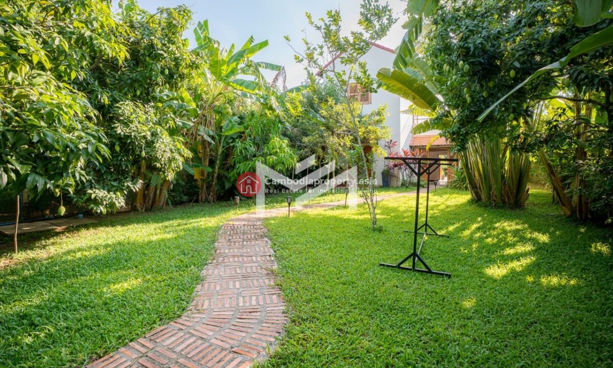 3-Bedroom Villa for Sale in Kien Svay huge garden