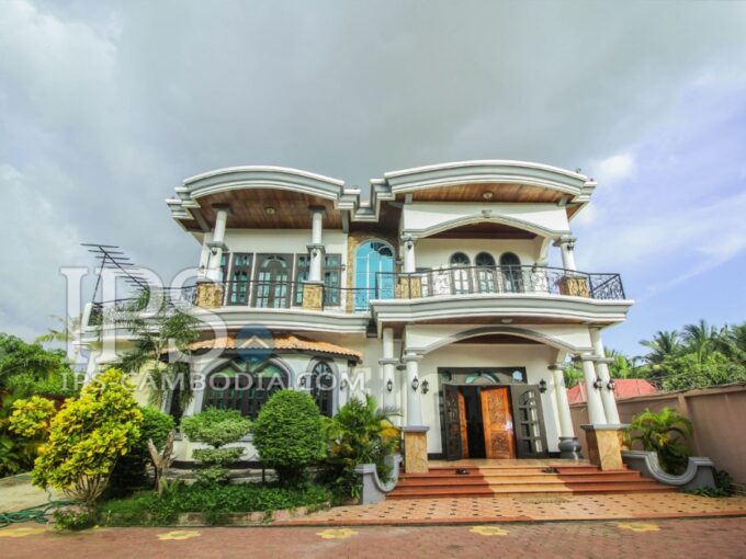 Siem Reap - 6 Bedroom Villa for Rent