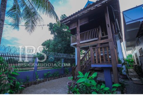 1 Bedroom Wooden Villa for Rent - Salakamreuk