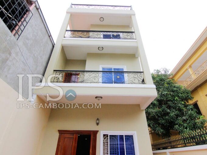 Townhouse for Rent in Phsar Daeum Thkov - Five Bedrooms