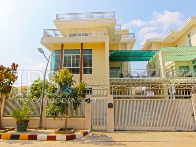 Villa For Rent in Phnom Penh - Five Bedrooms in Tonle Bassac