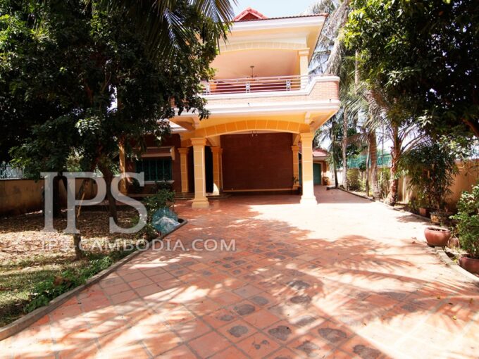 Villa for Rent in Phnom Penh - Four Bedrooms in Chroy Changvar
