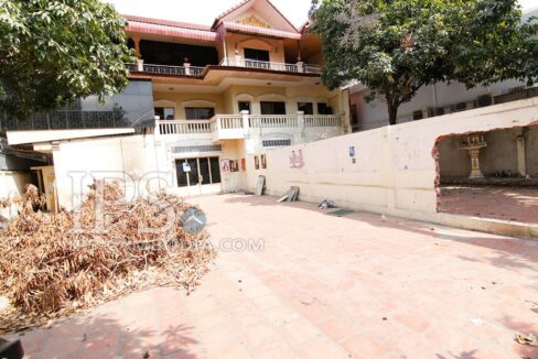 1612011130c92761-ips-villa-for-rent-in-phnom-penh-six-bedrooms-in-bkk1-1455266982-MG7873